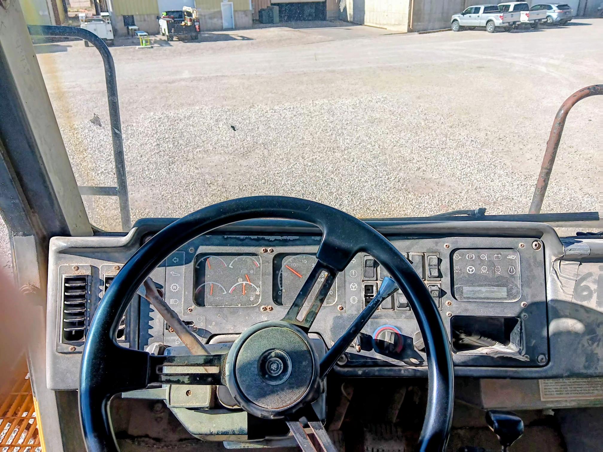 1998 CATERPILLAR 773D - Image 8